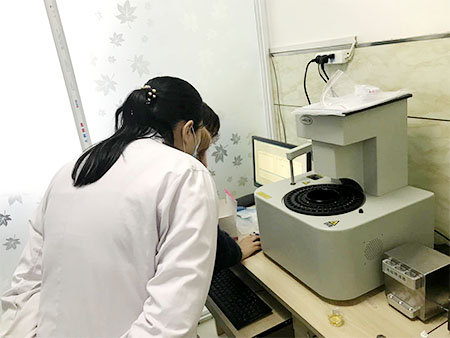 尿碘分析仪厂家设备安装在陕西博爱医院检验科使用